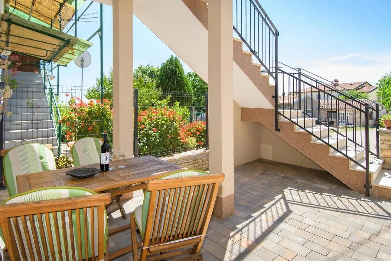 Apartment Bruneta 2 With Terrace Tar-Vabriga