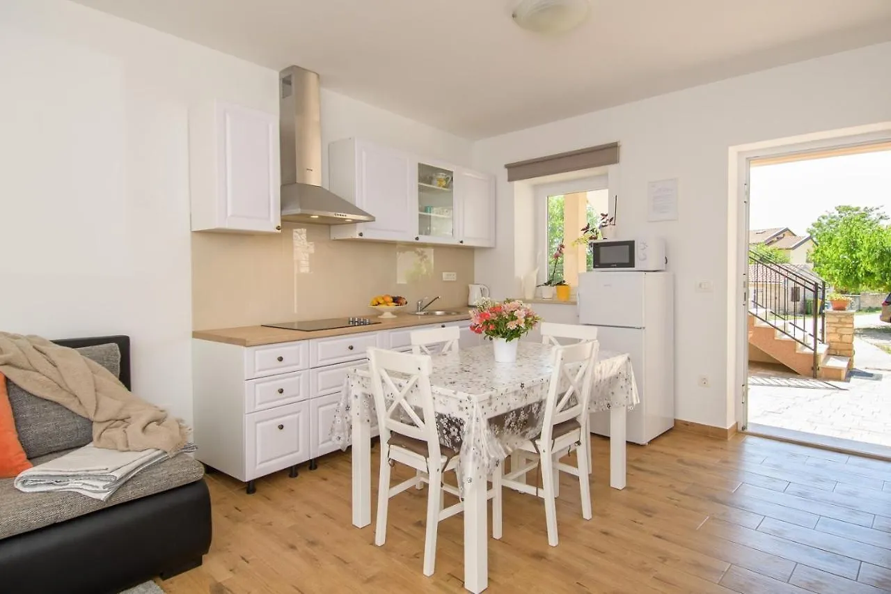 Apartment Bruneta 2 With Terrace Tar-Vabriga Croatia