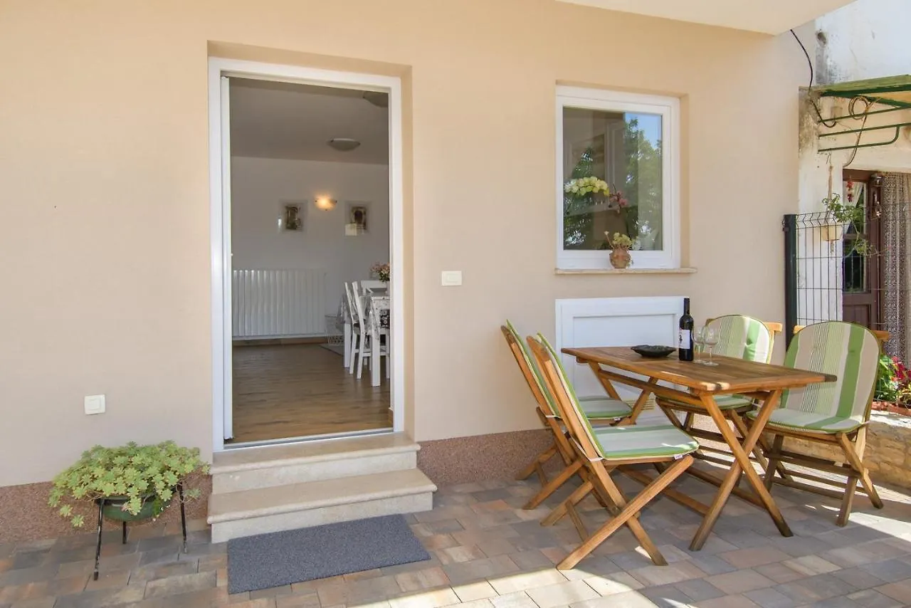 Apartment Bruneta 2 With Terrace Tar-Vabriga