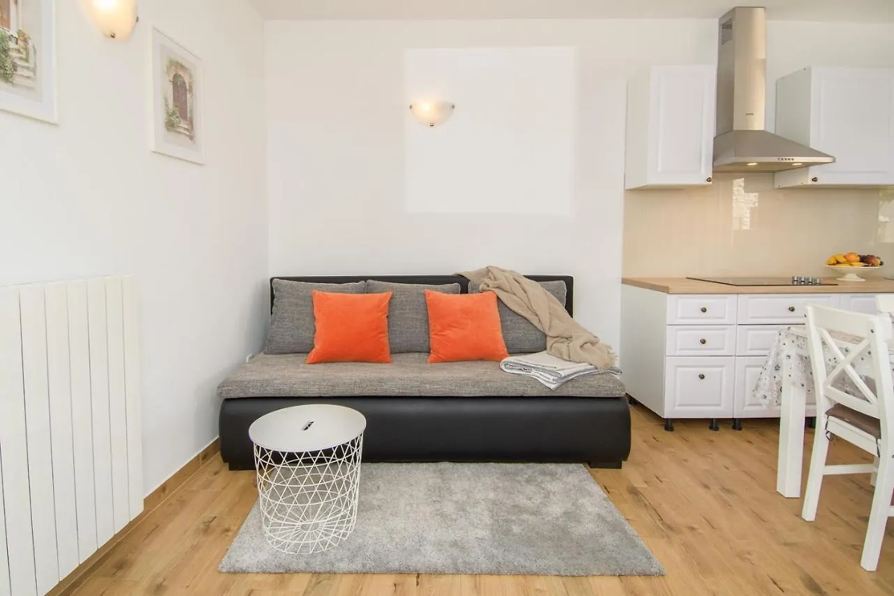 Apartment Bruneta 2 With Terrace Tar-Vabriga