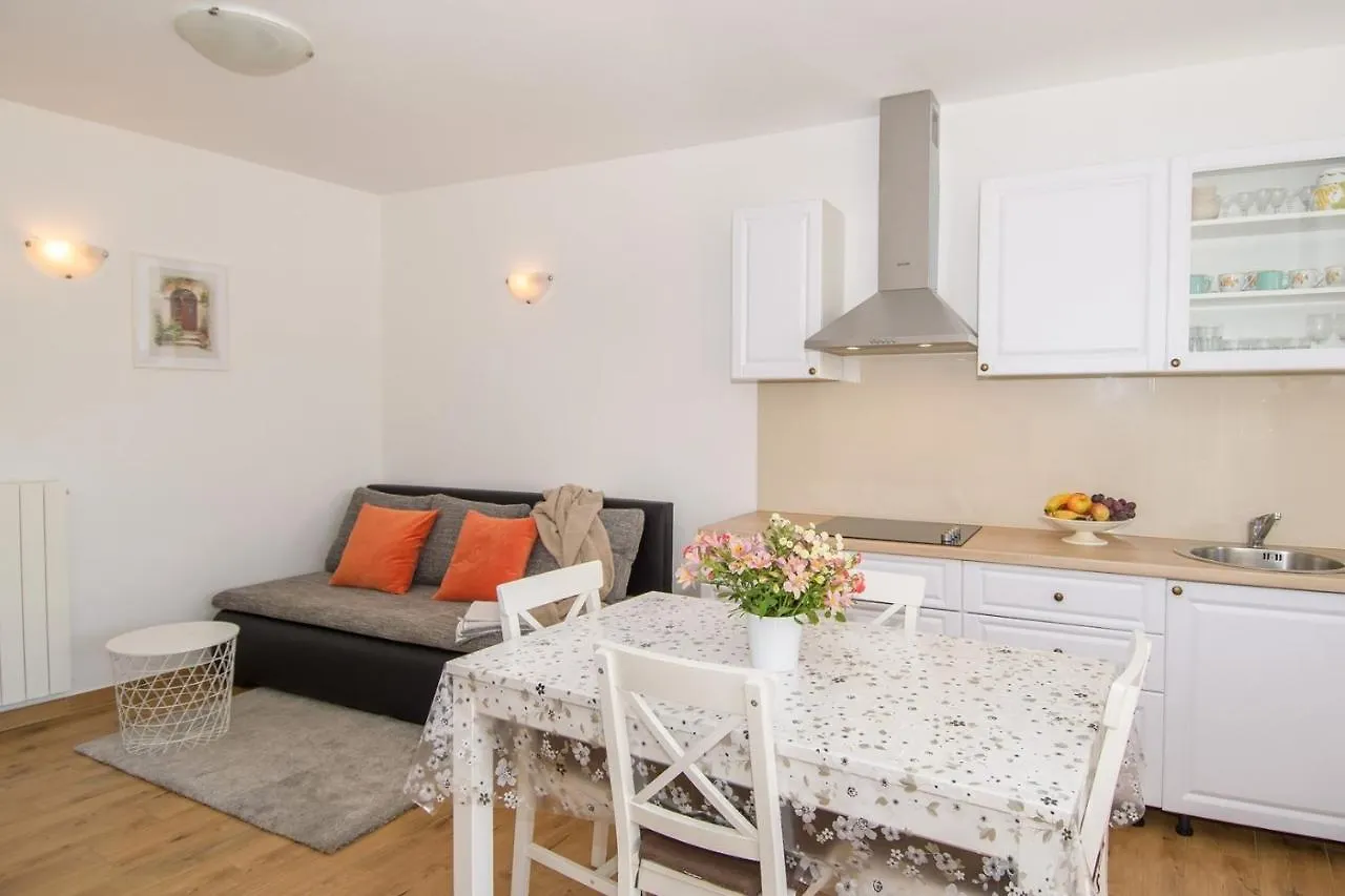 Apartment Bruneta 2 With Terrace Tar-Vabriga