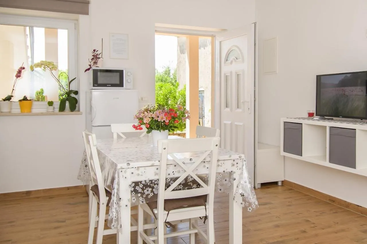 Apartment Bruneta 2 With Terrace Tar-Vabriga