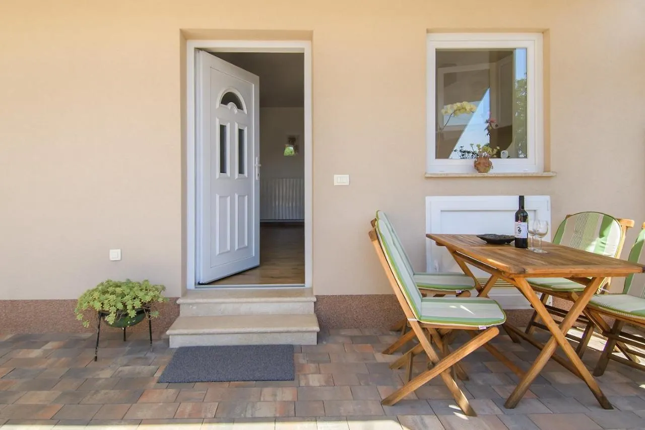 Apartment Bruneta 2 With Terrace Tar-Vabriga