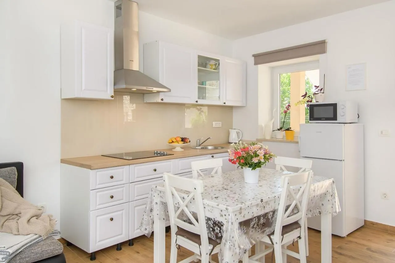 Apartment Bruneta 2 With Terrace Tar-Vabriga